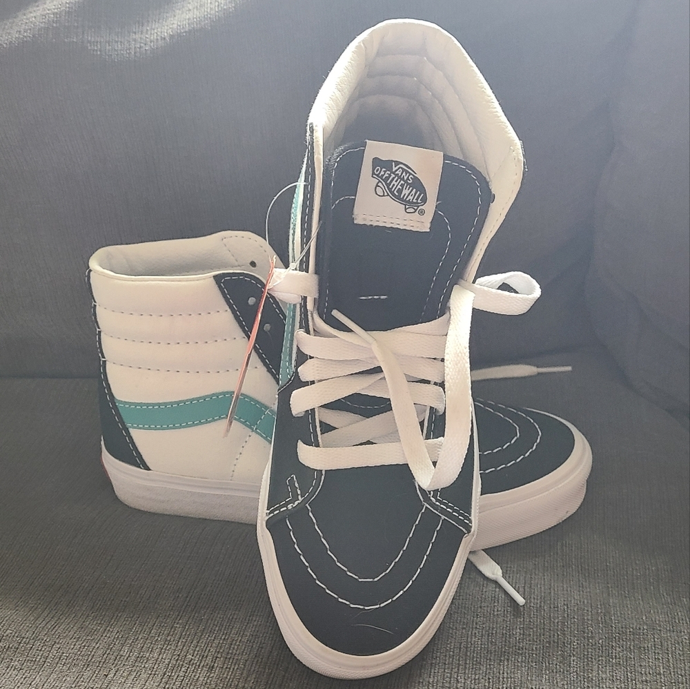 NWT Vans Sk8-hi sneakers size 5.5